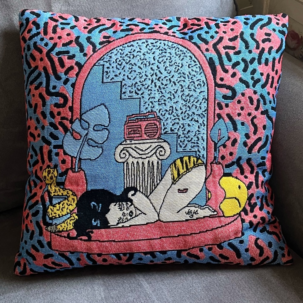 Valfre Pillow